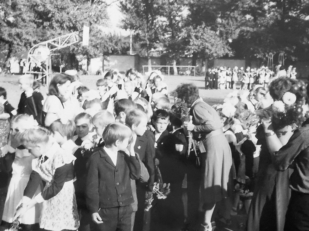 Фотографии Новомосковска, 1 сентября в 11 школе, 1986 год