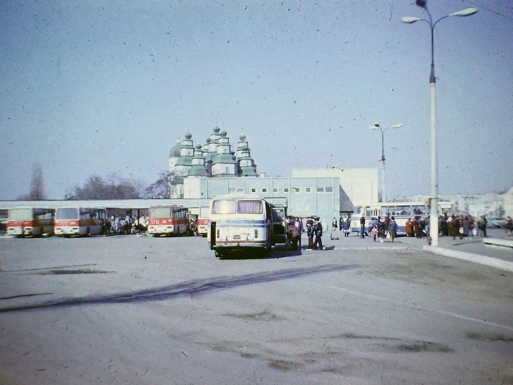 Фотографии Новомосковска, Автовокзал в Новомосковске, 1989 год