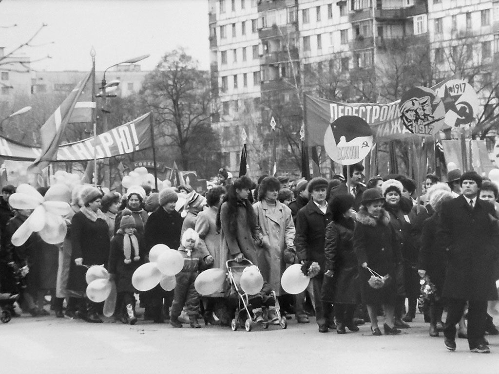 Фотографии Новомосковска, Ноябрьская демонстрация, 1987 год