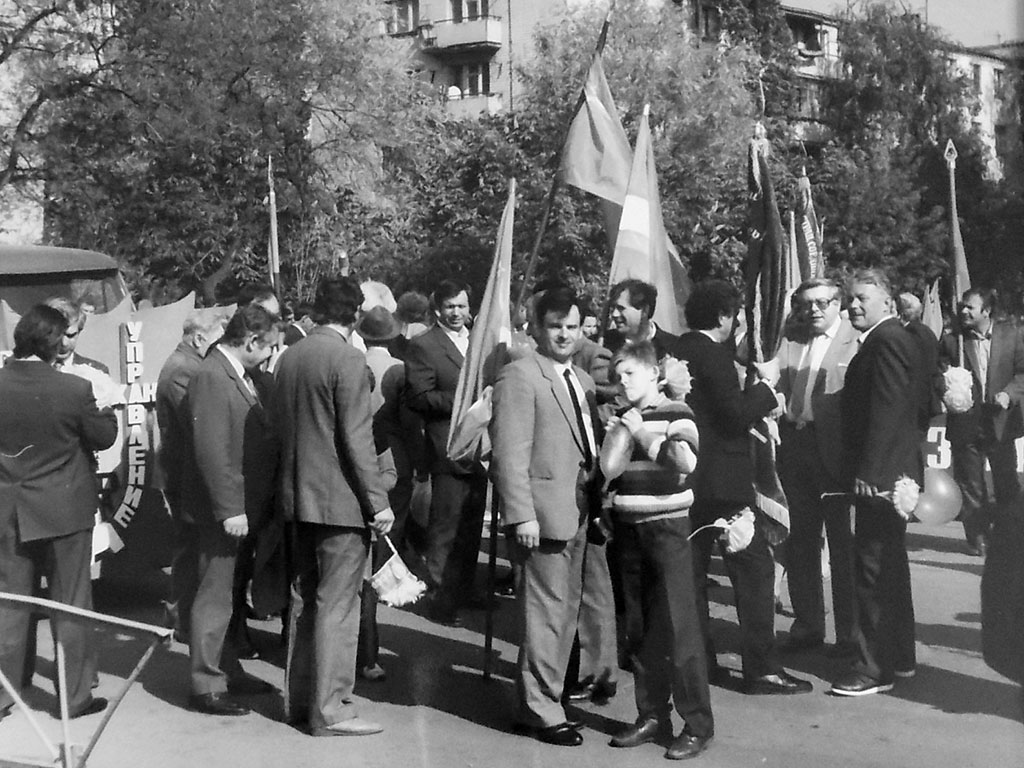 Фотографии Новомосковска, Майская демонстрация, 1990 год