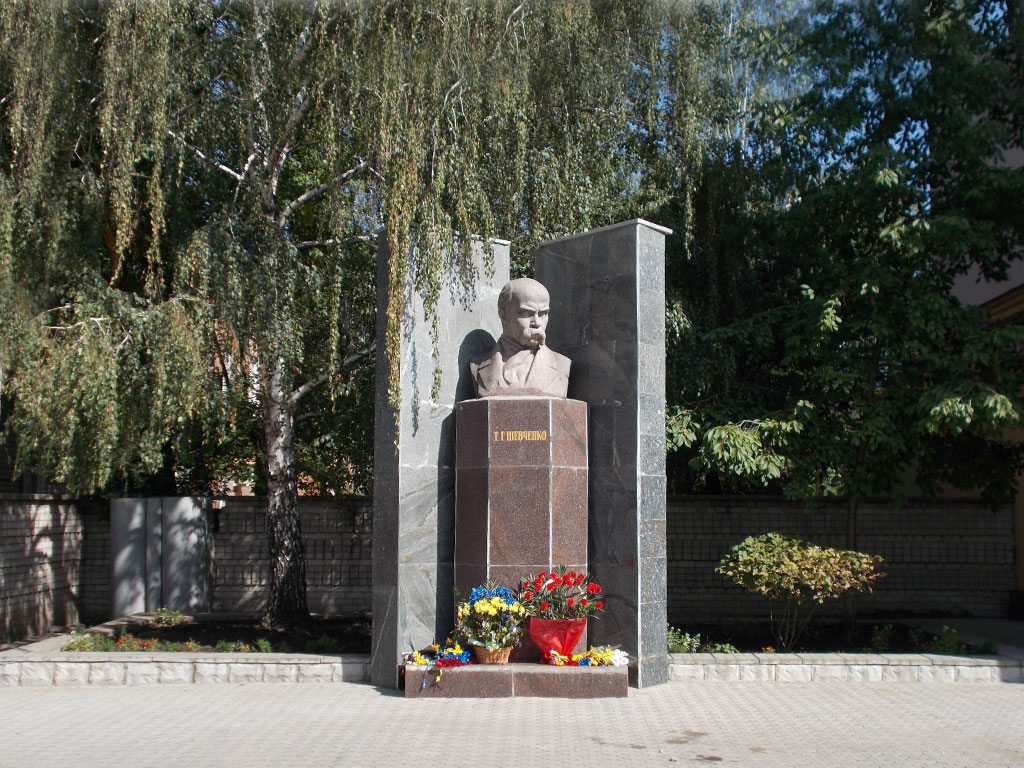 Фотографии Новомосковска, Памятник Шевченко в Новомосковске, сейчас