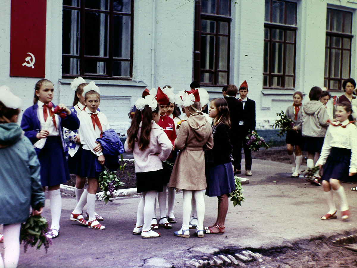 Фотографии Новомосковска, 11 школа, перед первомайской демонстрацией, 1986 год