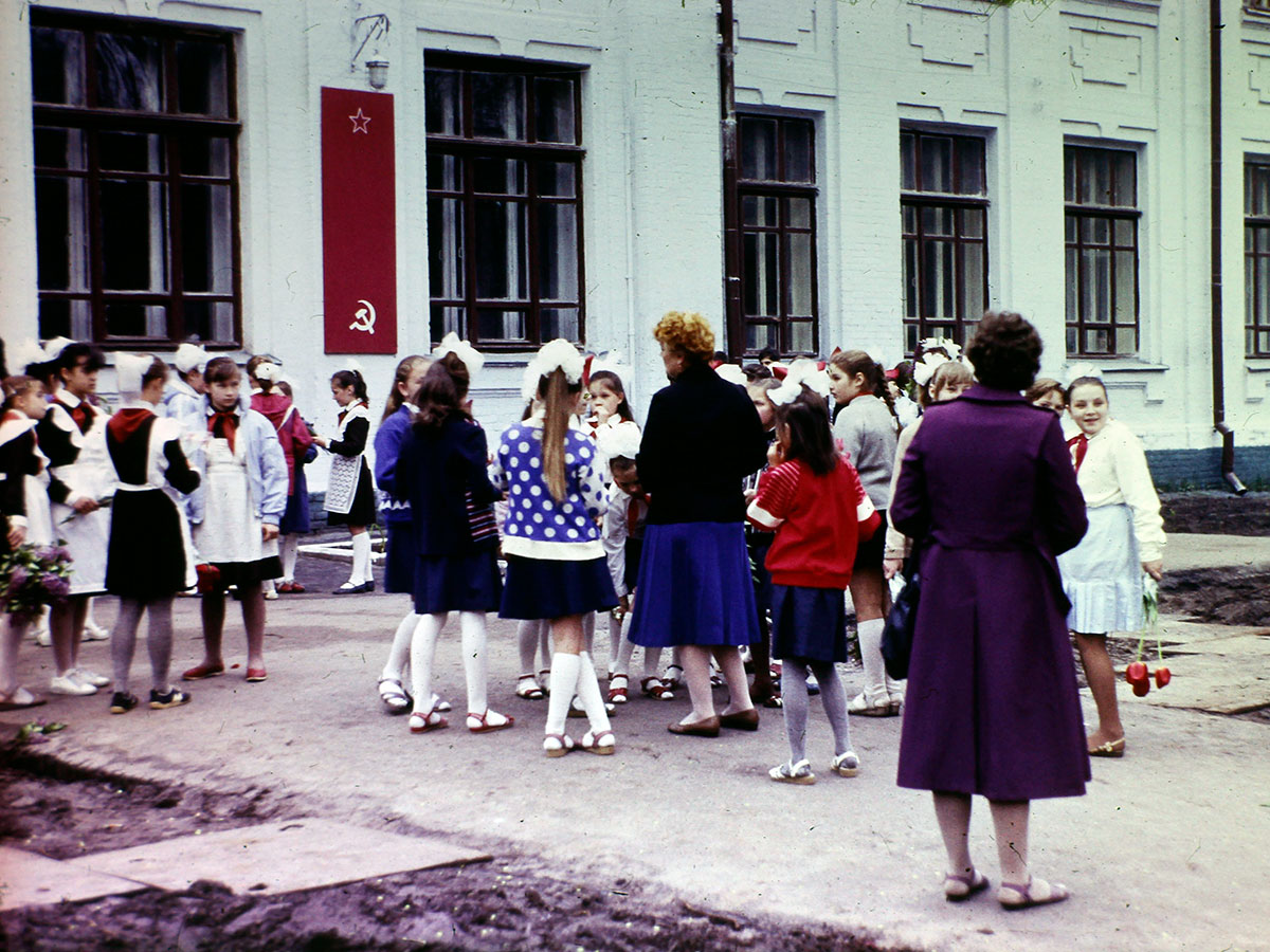 Фотографии Новомосковска, 11 школа, перед первомайской демонстрацией, 1986 год