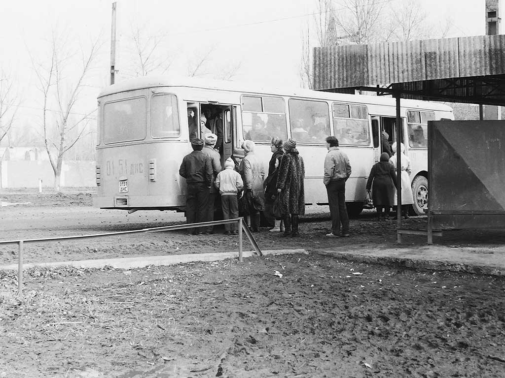 Фотографии Новомосковска, Автобусная остановка по Спаской, 1988 год