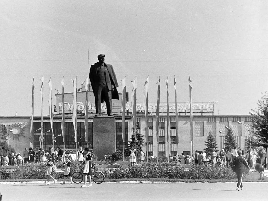 Фотографии Новомосковска, Площадь Ленина, 1990 год