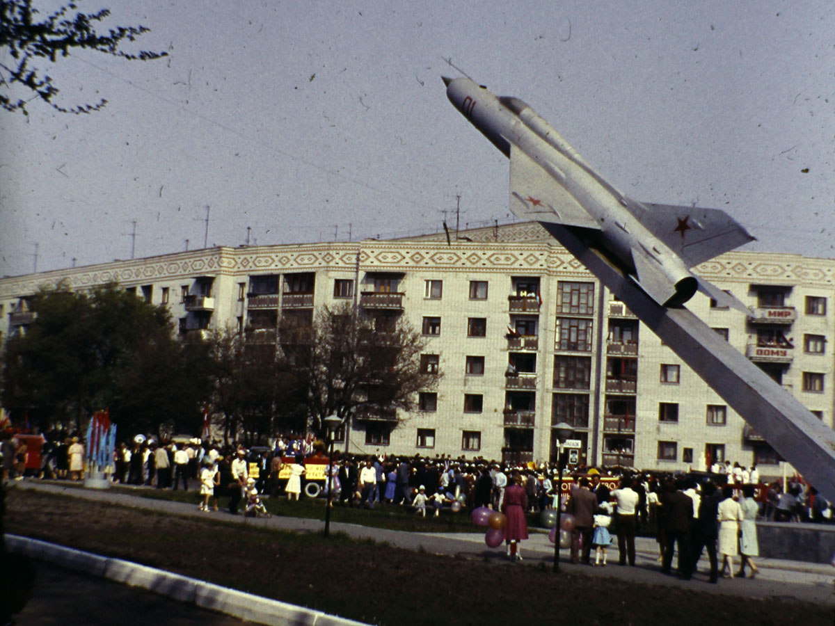 Фотографии Новомосковска, 1 мая, демонстрация в районе Самолета, 1990 год