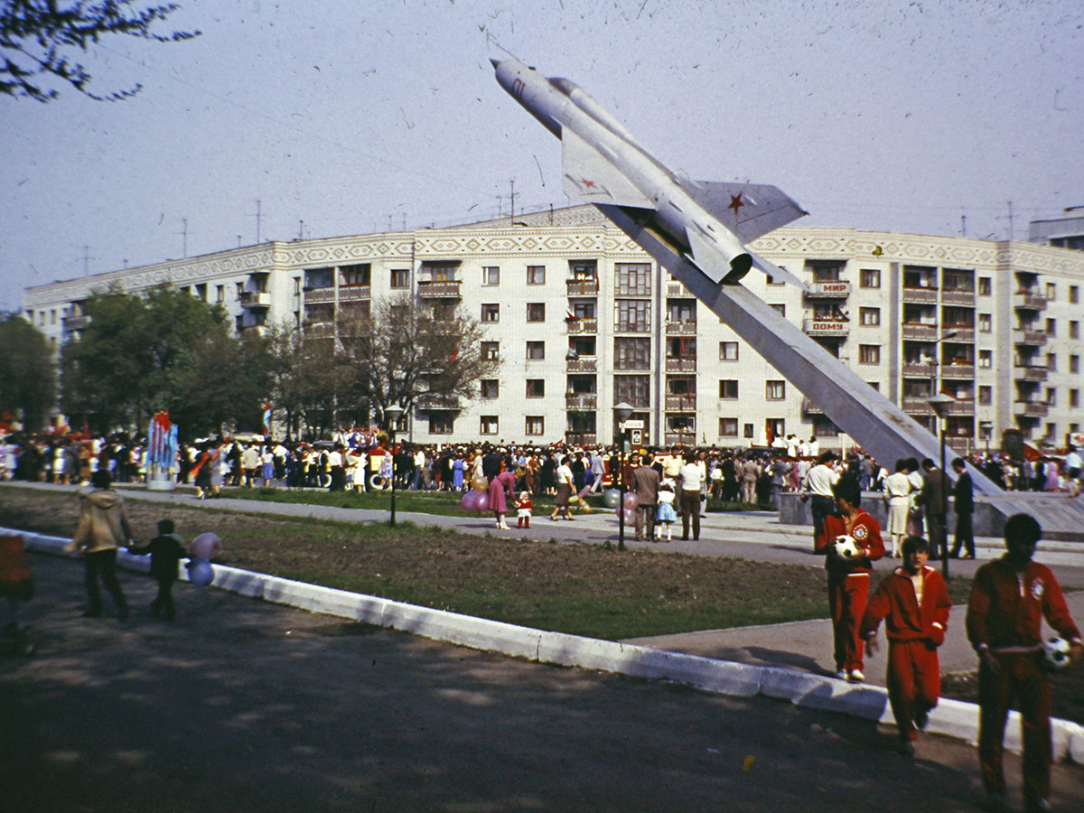 Фотографии Новомосковска, 1 мая, демонстрация в районе Самолета, 1990 год