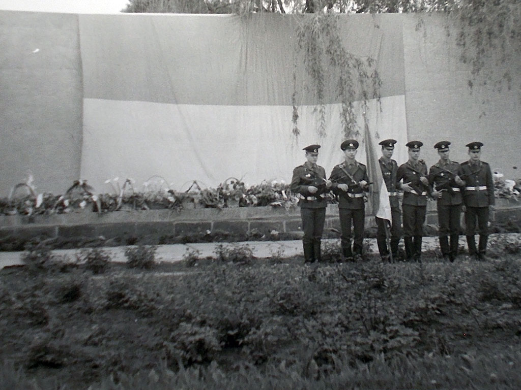 Фотографии Новомосковска, Вечный огонь, 1992 год