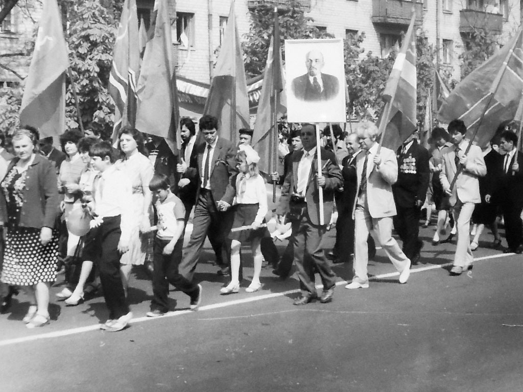 Фотографии Новомосковска, Майская демонстрация в Новомосковске, 1986 год