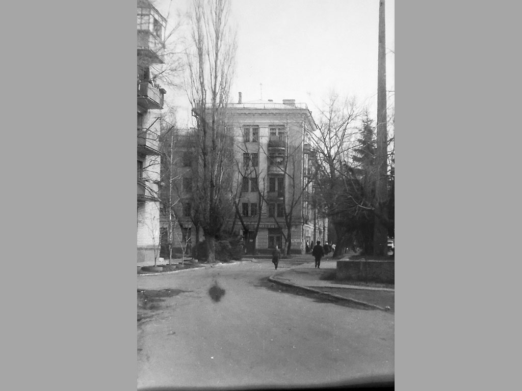 Фотографии Новомосковска, Выходим к вечному огню, 1994 год